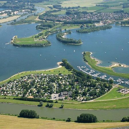 Recreatiepark Jachthaven De Veerstal Lathum - Luxe Chalet Eksteriør billede