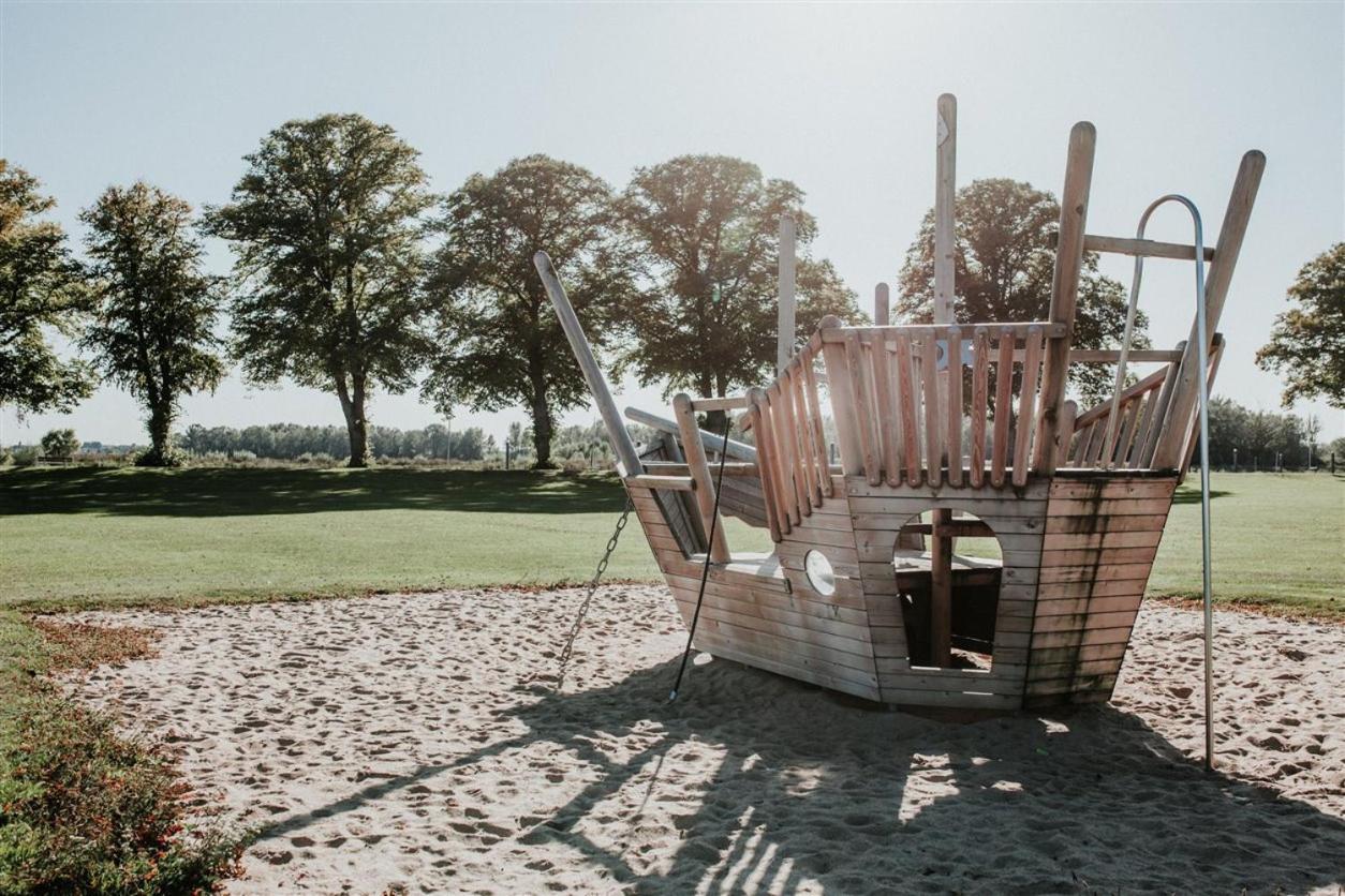 Recreatiepark Jachthaven De Veerstal Lathum - Luxe Chalet Eksteriør billede