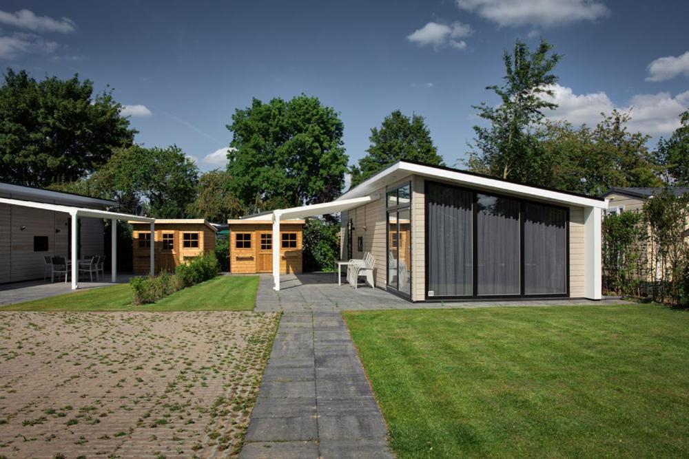 Recreatiepark Jachthaven De Veerstal Lathum - Luxe Chalet Eksteriør billede
