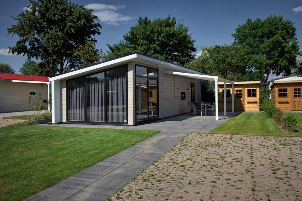 Recreatiepark Jachthaven De Veerstal Lathum - Luxe Chalet Eksteriør billede