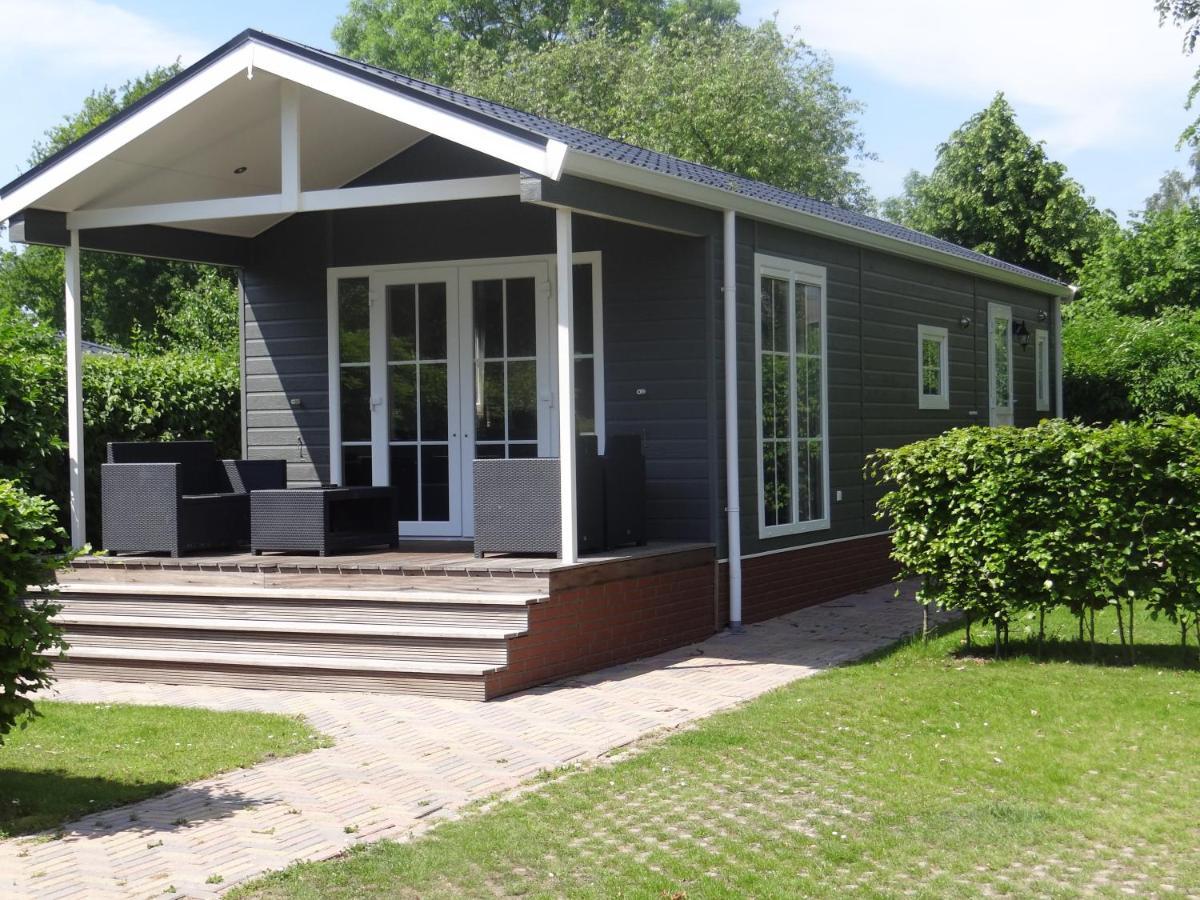 Recreatiepark Jachthaven De Veerstal Lathum - Luxe Chalet Eksteriør billede