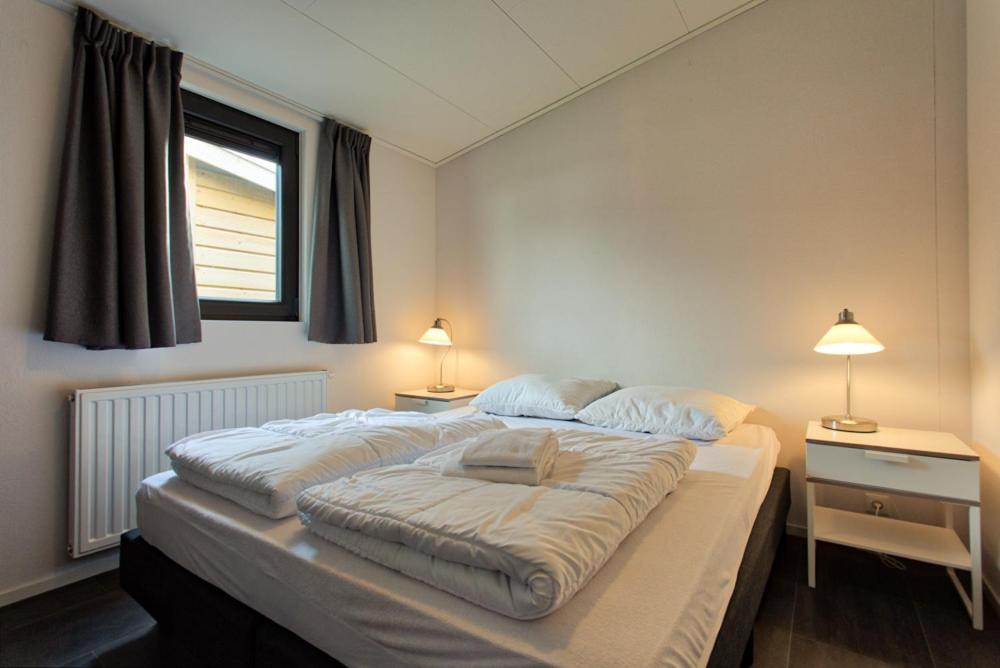 Recreatiepark Jachthaven De Veerstal Lathum - Luxe Chalet Eksteriør billede