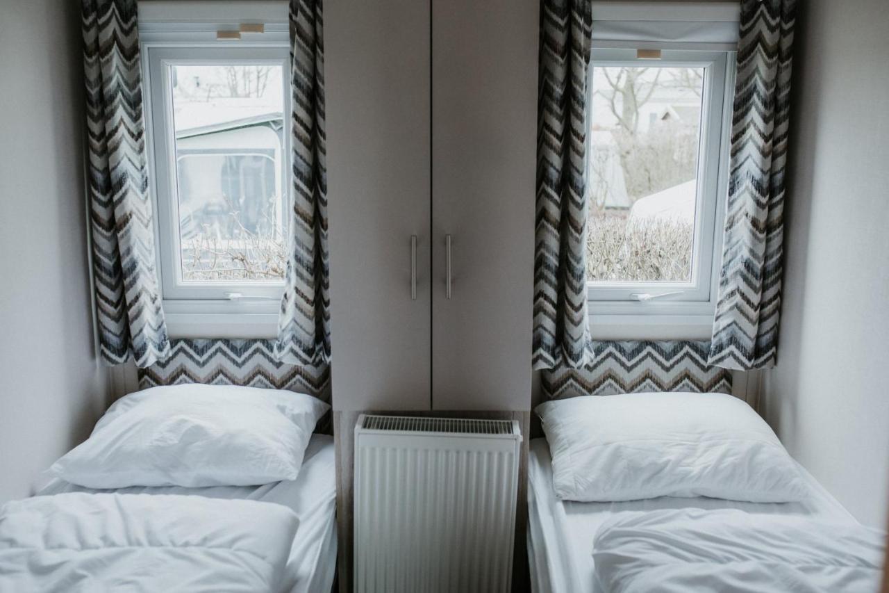 Recreatiepark Jachthaven De Veerstal Lathum - Luxe Chalet Eksteriør billede