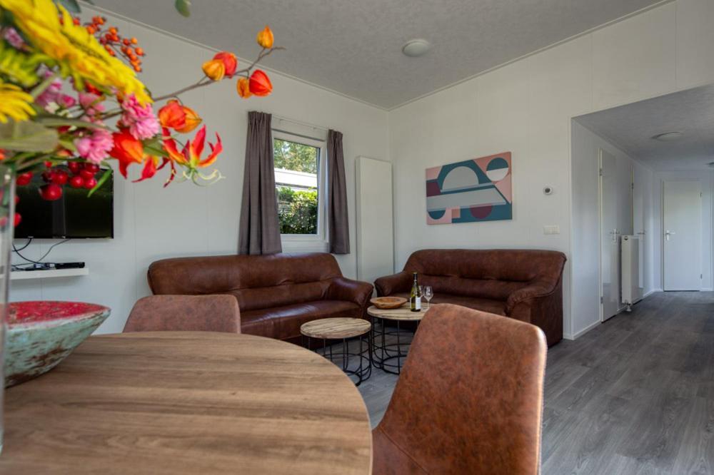 Recreatiepark Jachthaven De Veerstal Lathum - Luxe Chalet Eksteriør billede
