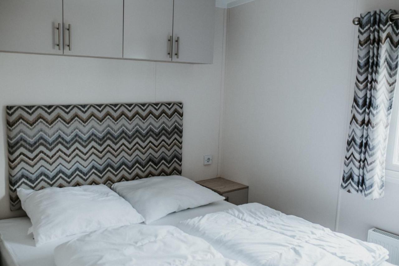 Recreatiepark Jachthaven De Veerstal Lathum - Luxe Chalet Eksteriør billede