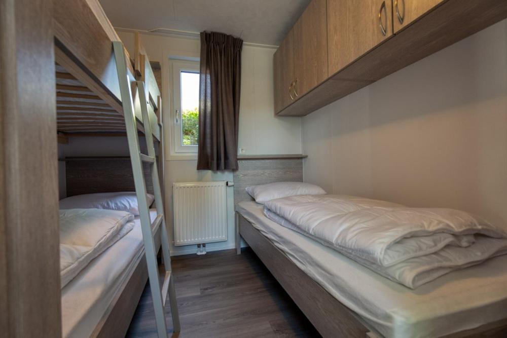 Recreatiepark Jachthaven De Veerstal Lathum - Luxe Chalet Eksteriør billede