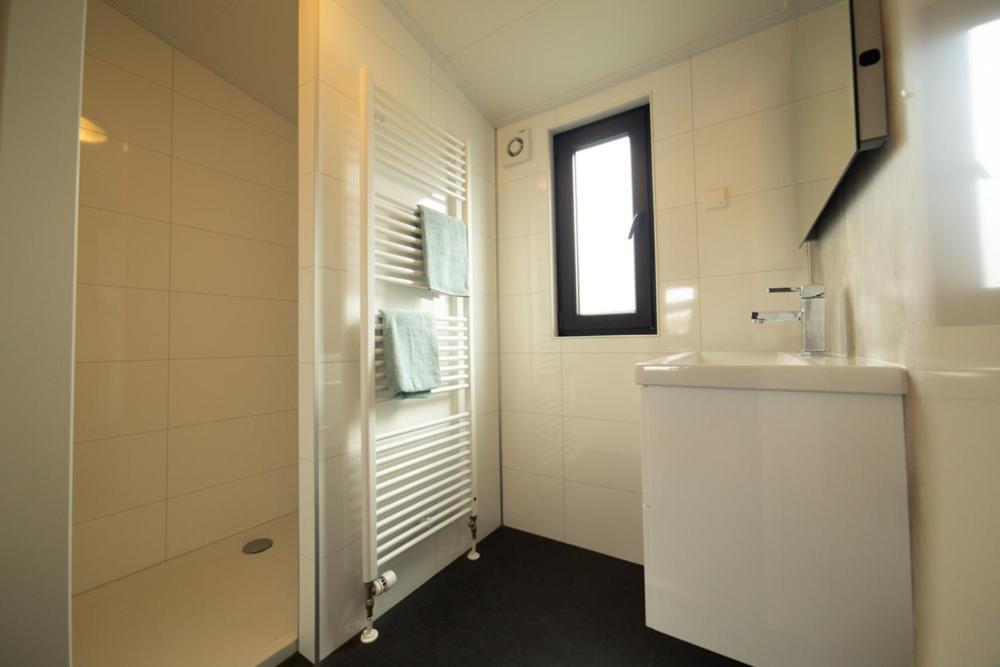 Recreatiepark Jachthaven De Veerstal Lathum - Luxe Chalet Eksteriør billede