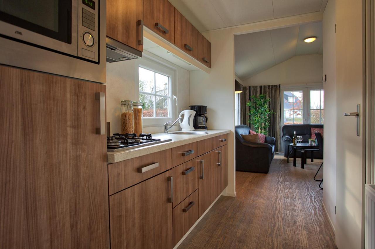 Recreatiepark Jachthaven De Veerstal Lathum - Luxe Chalet Eksteriør billede