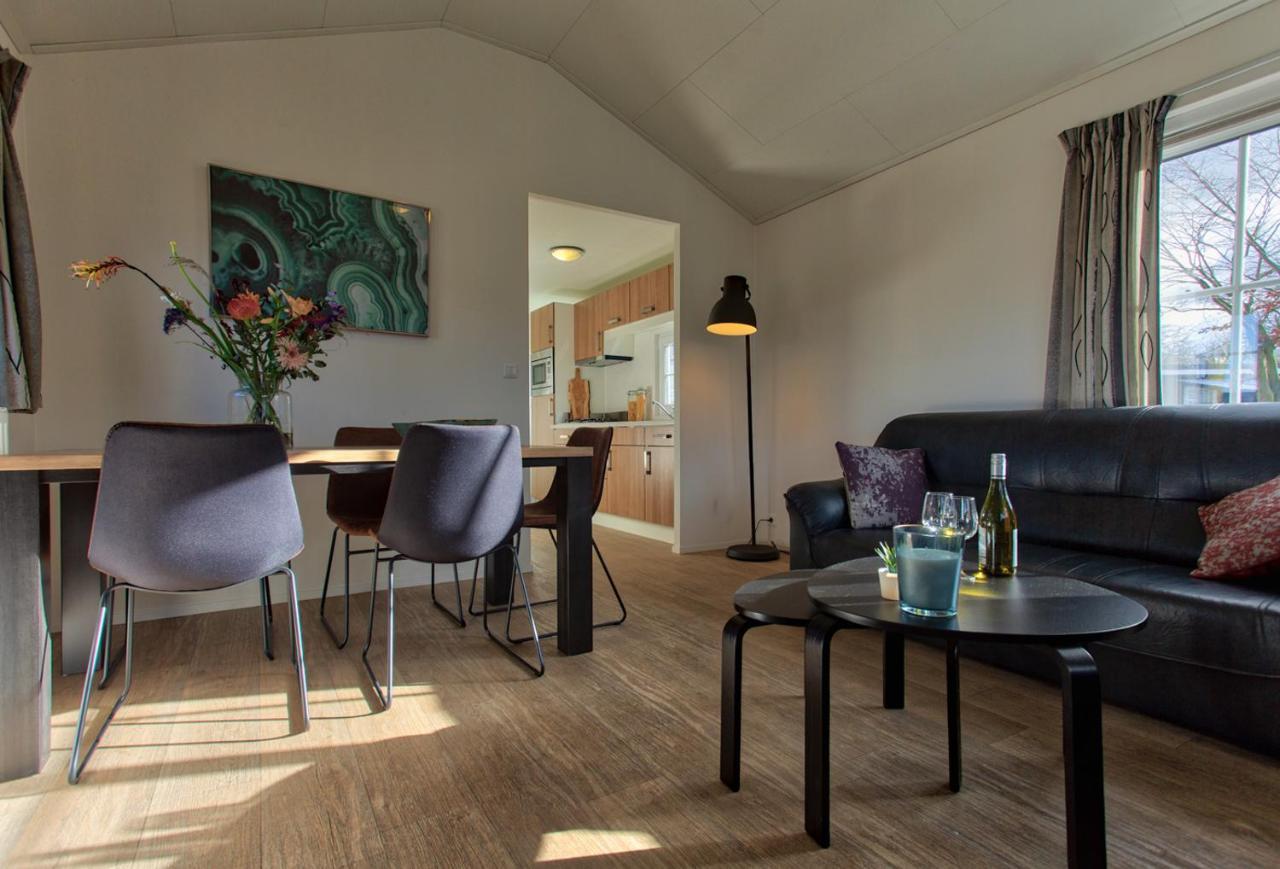 Recreatiepark Jachthaven De Veerstal Lathum - Luxe Chalet Eksteriør billede