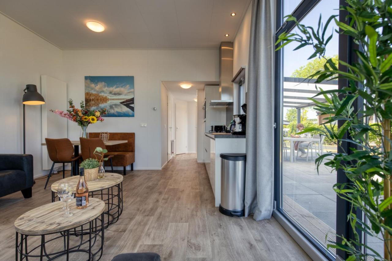 Recreatiepark Jachthaven De Veerstal Lathum - Luxe Chalet Eksteriør billede