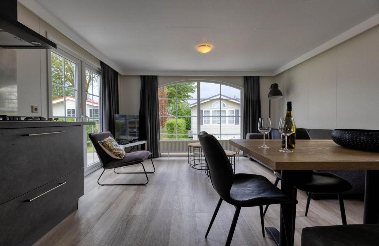 Recreatiepark Jachthaven De Veerstal Lathum - Luxe Chalet Eksteriør billede