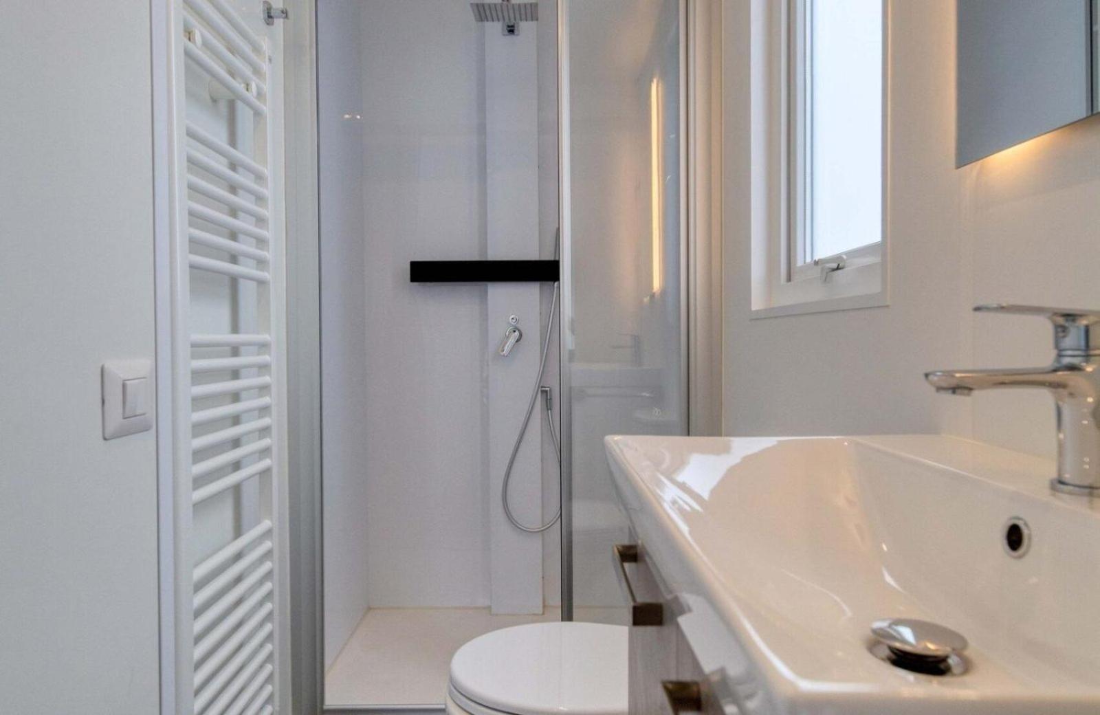 Recreatiepark Jachthaven De Veerstal Lathum - Luxe Chalet Eksteriør billede
